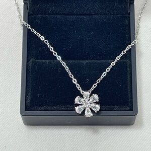 Flower Daisy Pendant Silver Necklace Chain 18” Cubic Zirconia CZ Small Charm New